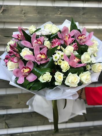 Букет цветов из: Розы и Хризантемы в Симе