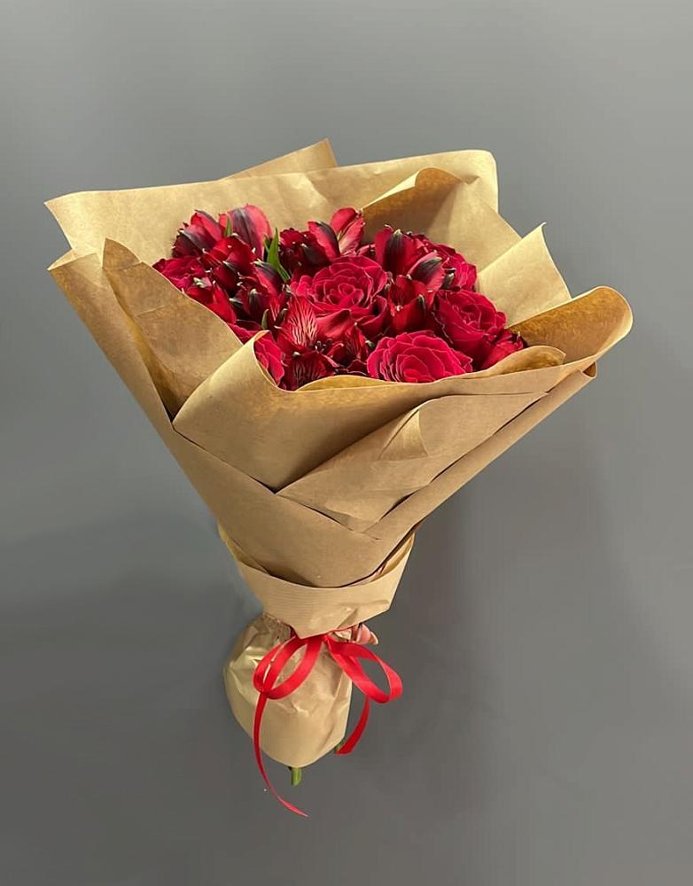 Букет цветов из: Альстромерии и Розы в Симе