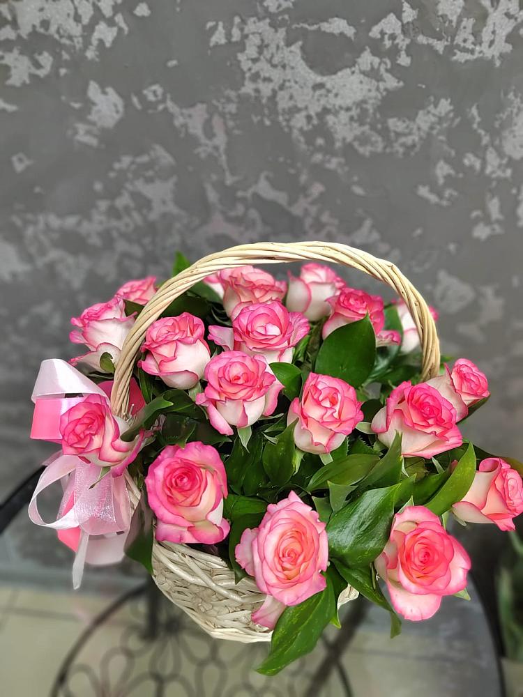 Цветочная композиция из Розы в корзине в Симе