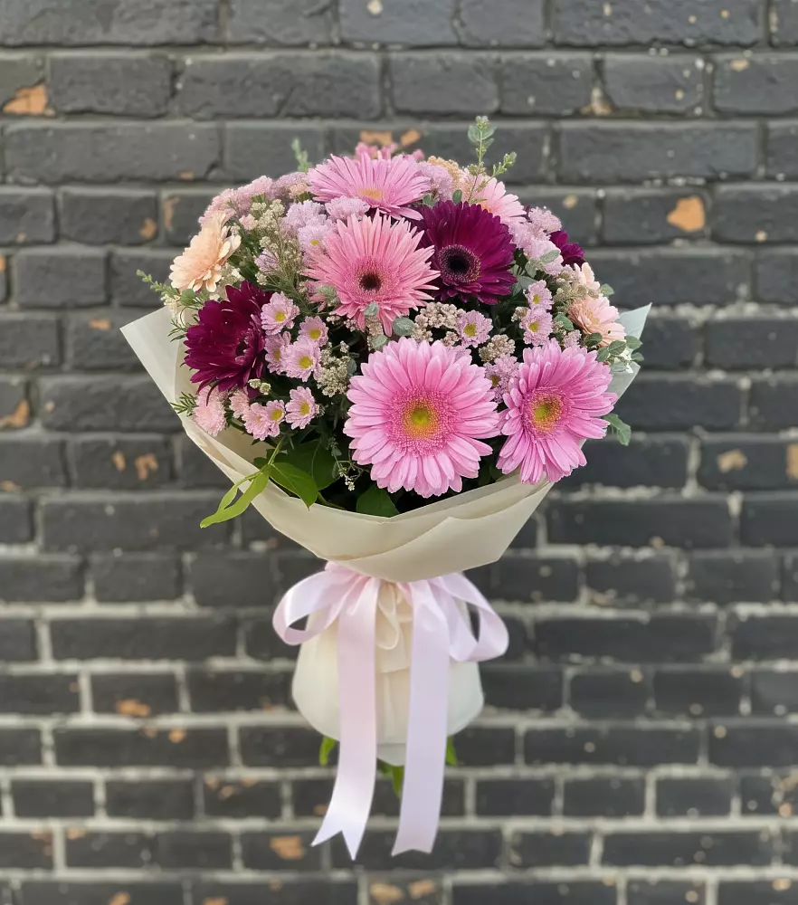 Букет цветов из: Герберы и Хризантемы в Симе