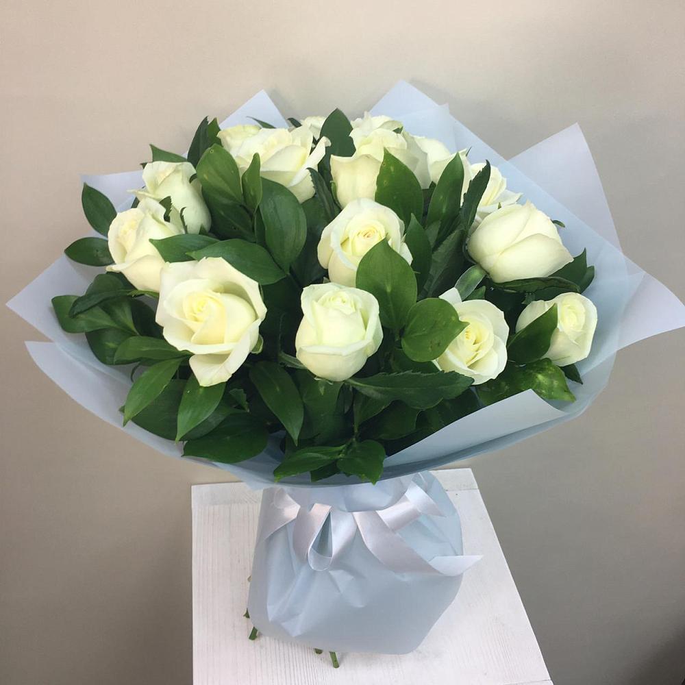 Букет 15 Белых роз Проуд в Симе