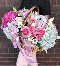 Композиция солнечный день в Симе Цветочная композиция из Розы, Хризантемы, Пионы и Лизиантусы в корзине в Симе