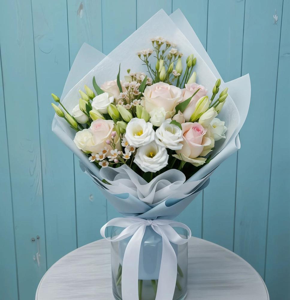 Букет цветов из: Розы и Лизиантусы в Симе