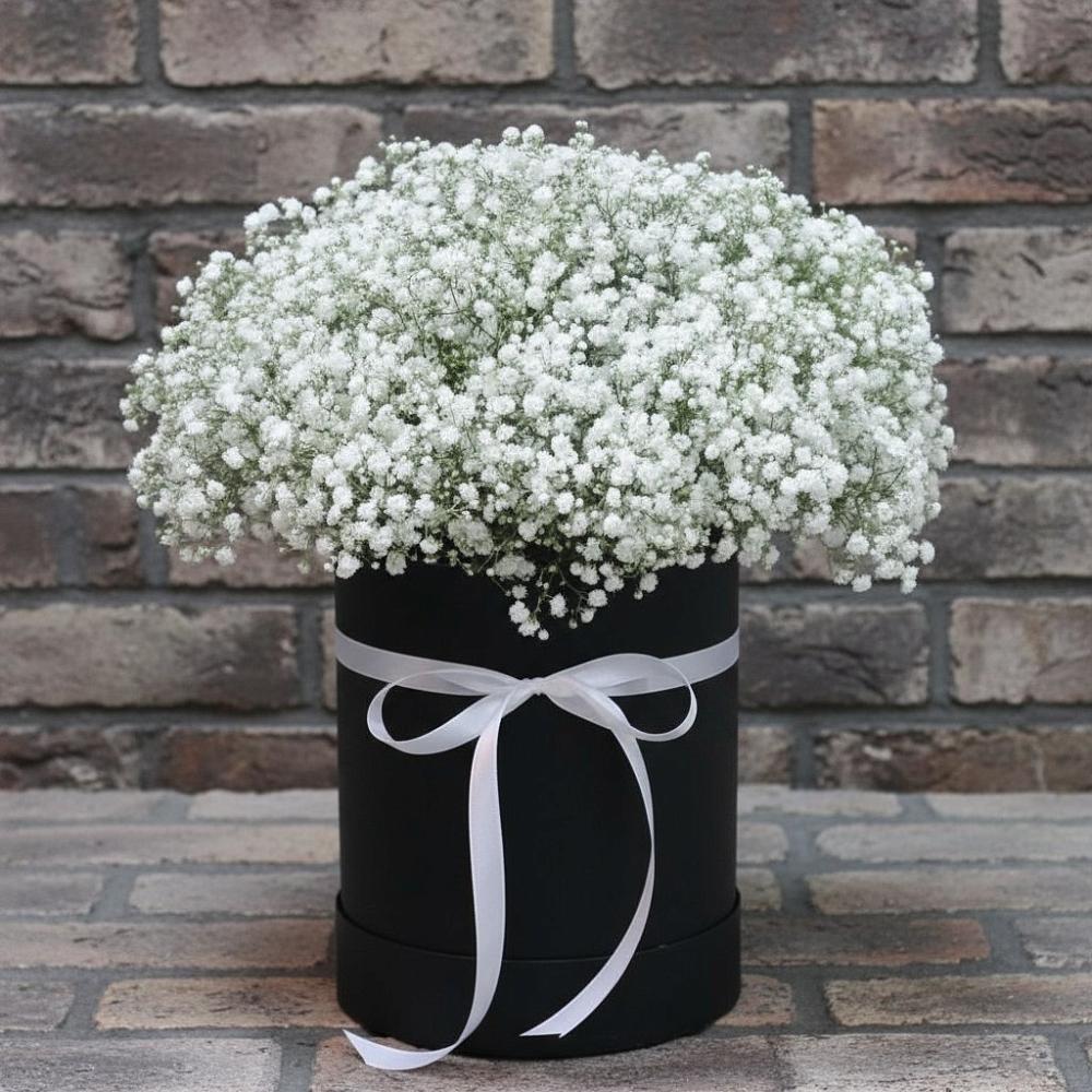 Цветочная композиция из Гипсофила в шляпной коробке в Симе