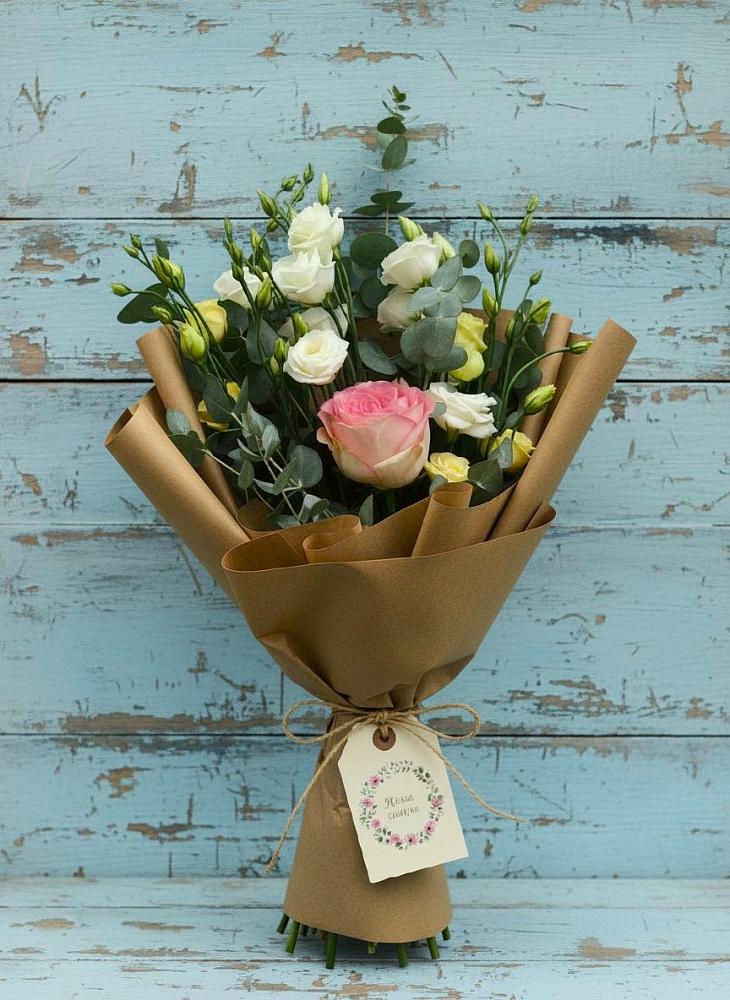 Букет цветов из: Розы и Лизиантусы в Симе