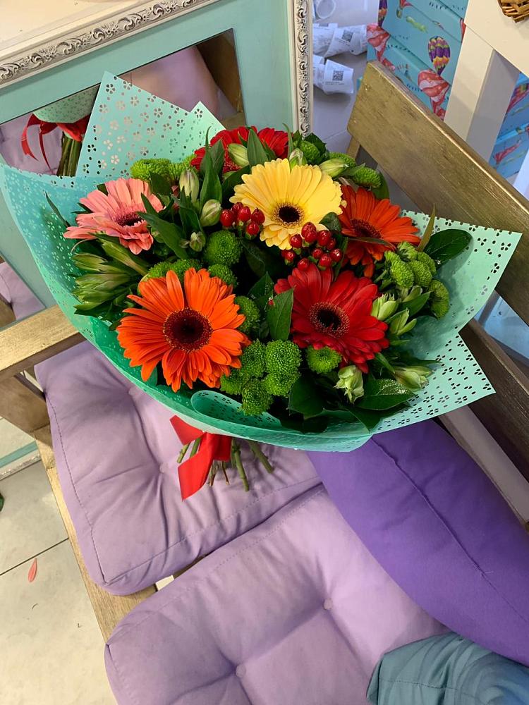 Букет цветов из: Герберы, Хризантемы и Альстромерии в Симе