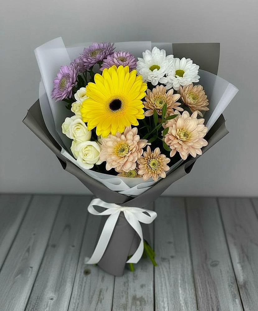 Букет цветов из: Розы, Герберы и Хризантемы в Симе