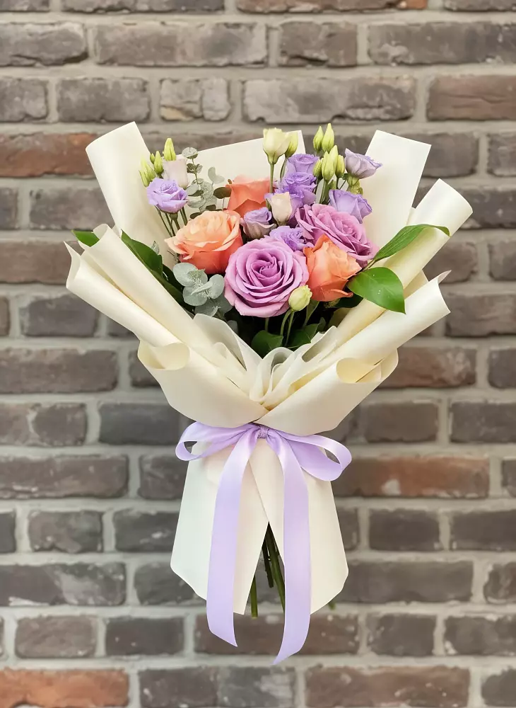 Букет цветов из: Лизиантусы и Розы в Симе