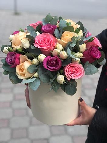 Цветочная композиция из Розы в шляпной коробке в Симе