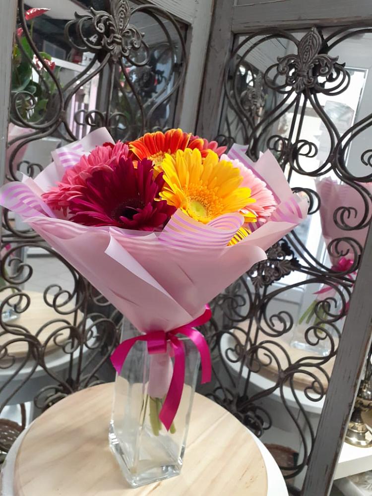 Букет цветов из: Герберы в Симе