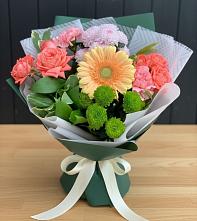 Букет цветов из:  Гвоздики, Розы, Герберы и Хризантемы в Симе