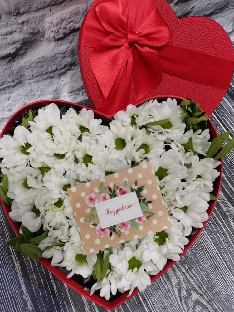 Цветочная композиция из Хризантемы в виде сердца в Симе