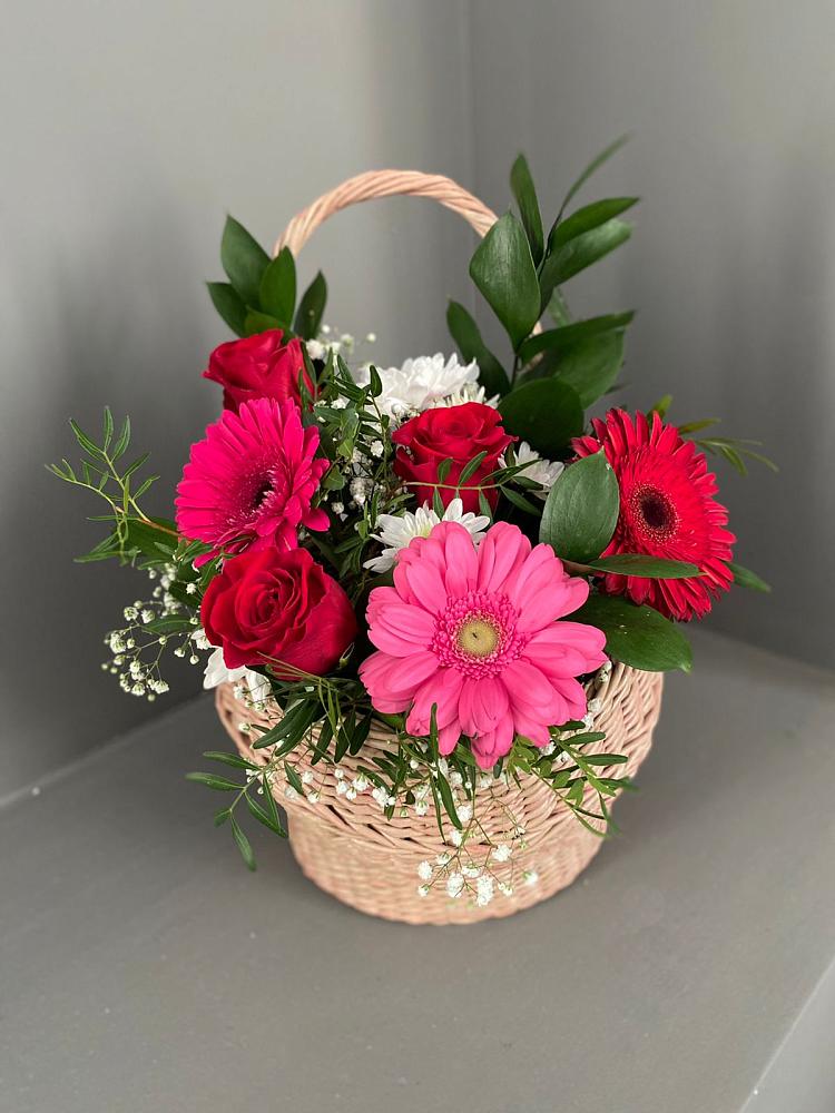 Цветочная композиция из Розы, Хризантемы и Герберы в корзине в Симе
